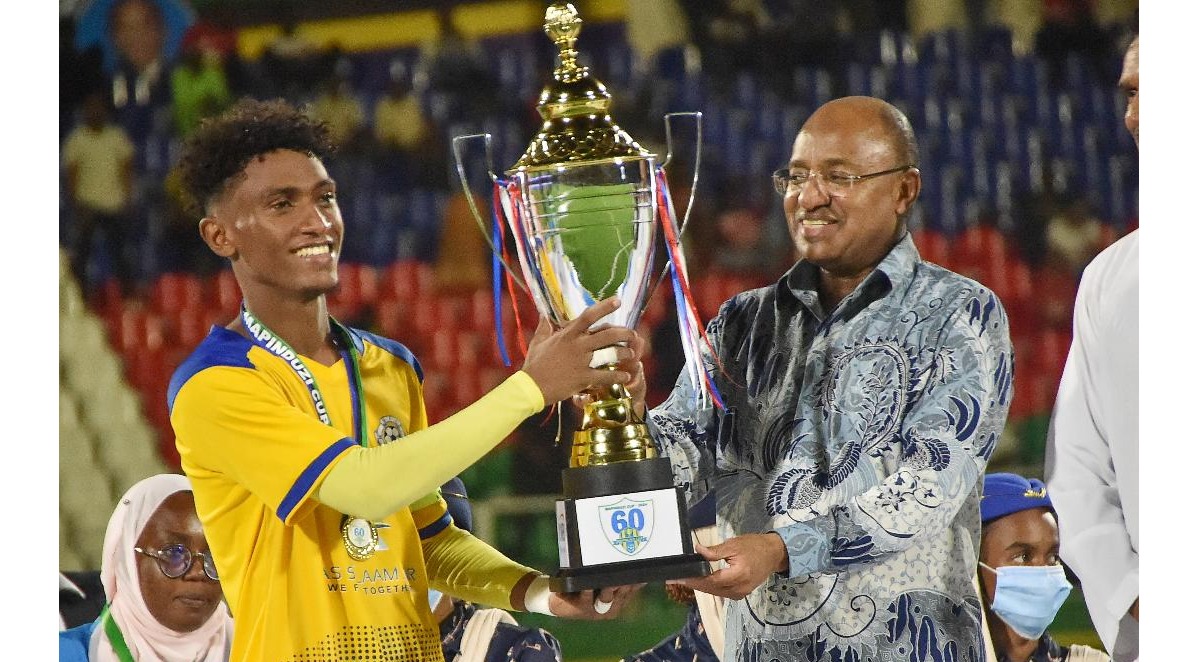 Rais.Dkt. Hussein Mwinyi Akabidhi Kombe la Ubingwa wa Mapinduzi Cup 2024