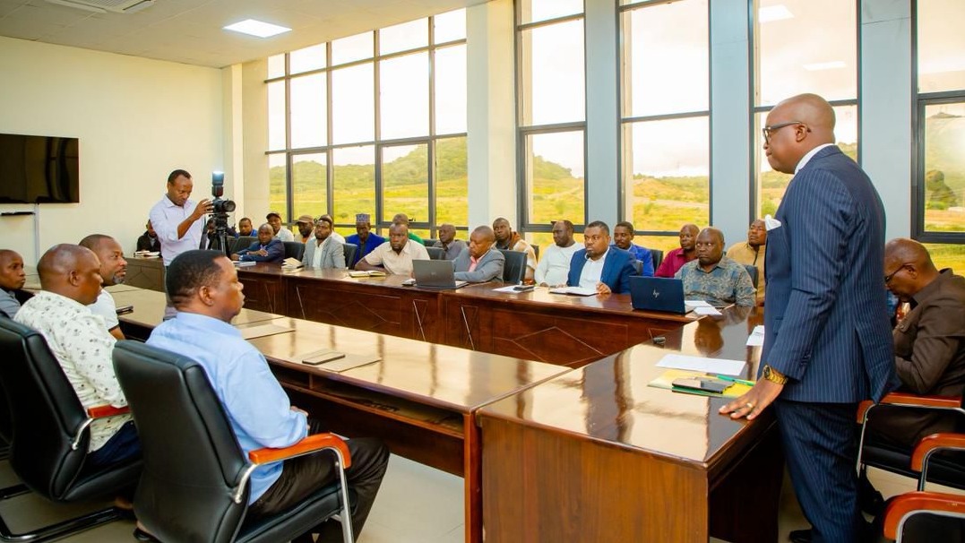 Waziri Mavunde Aelekeza Kusimamishwa Kwa Shughuli za Uchimbaji Busulwangili, Kahama