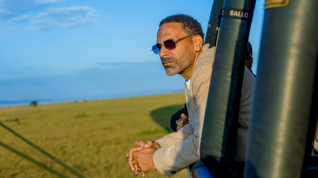 Rio Ferdinand Avutiwa na Utalii wa Serengeti, Ajionea Uhamiaji wa Nyumbu na Simba kwa Ukaribu