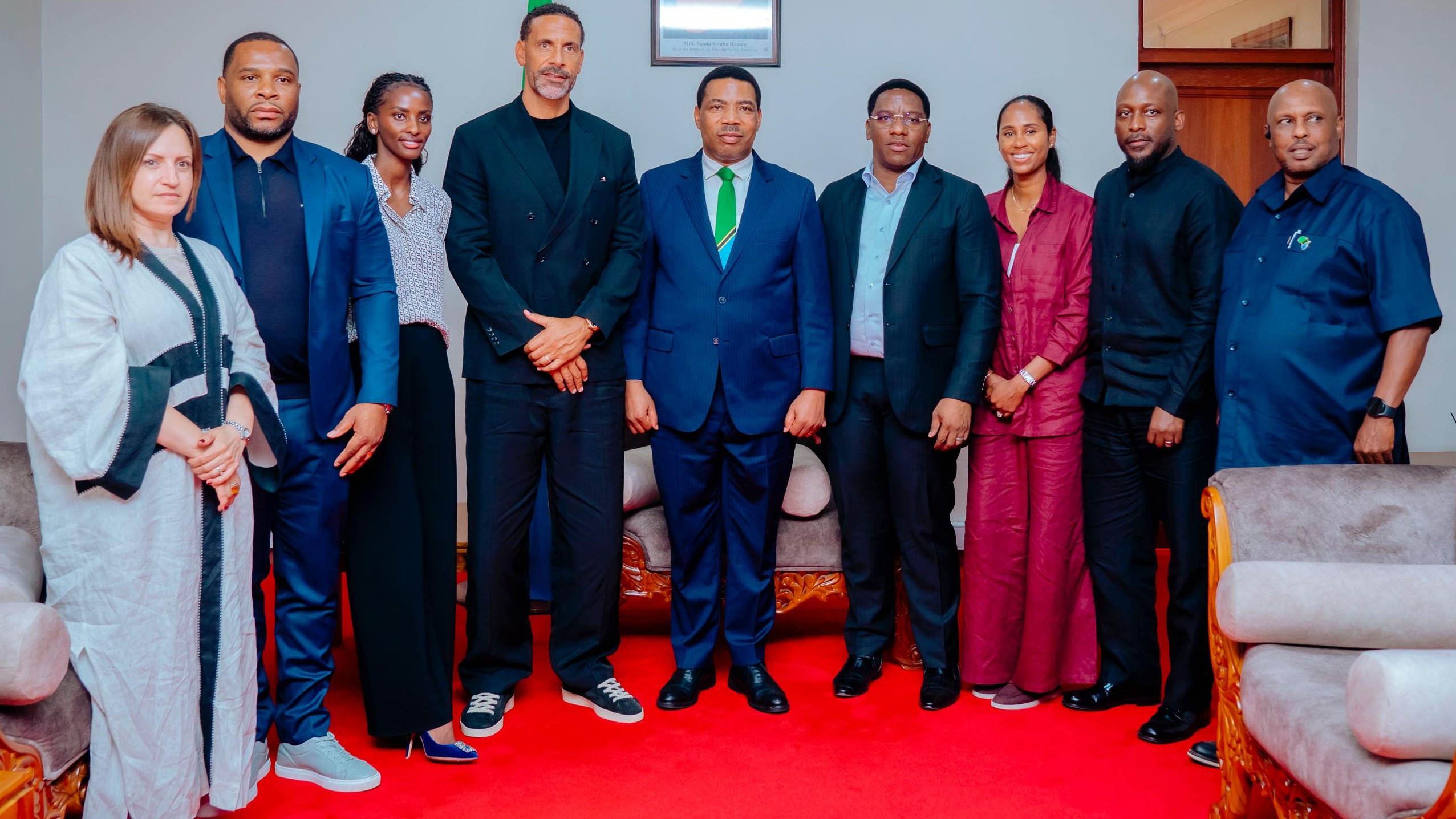 Habari Katika Picha: Waziri MKUU AKUTANA NA RIO FERDINAND