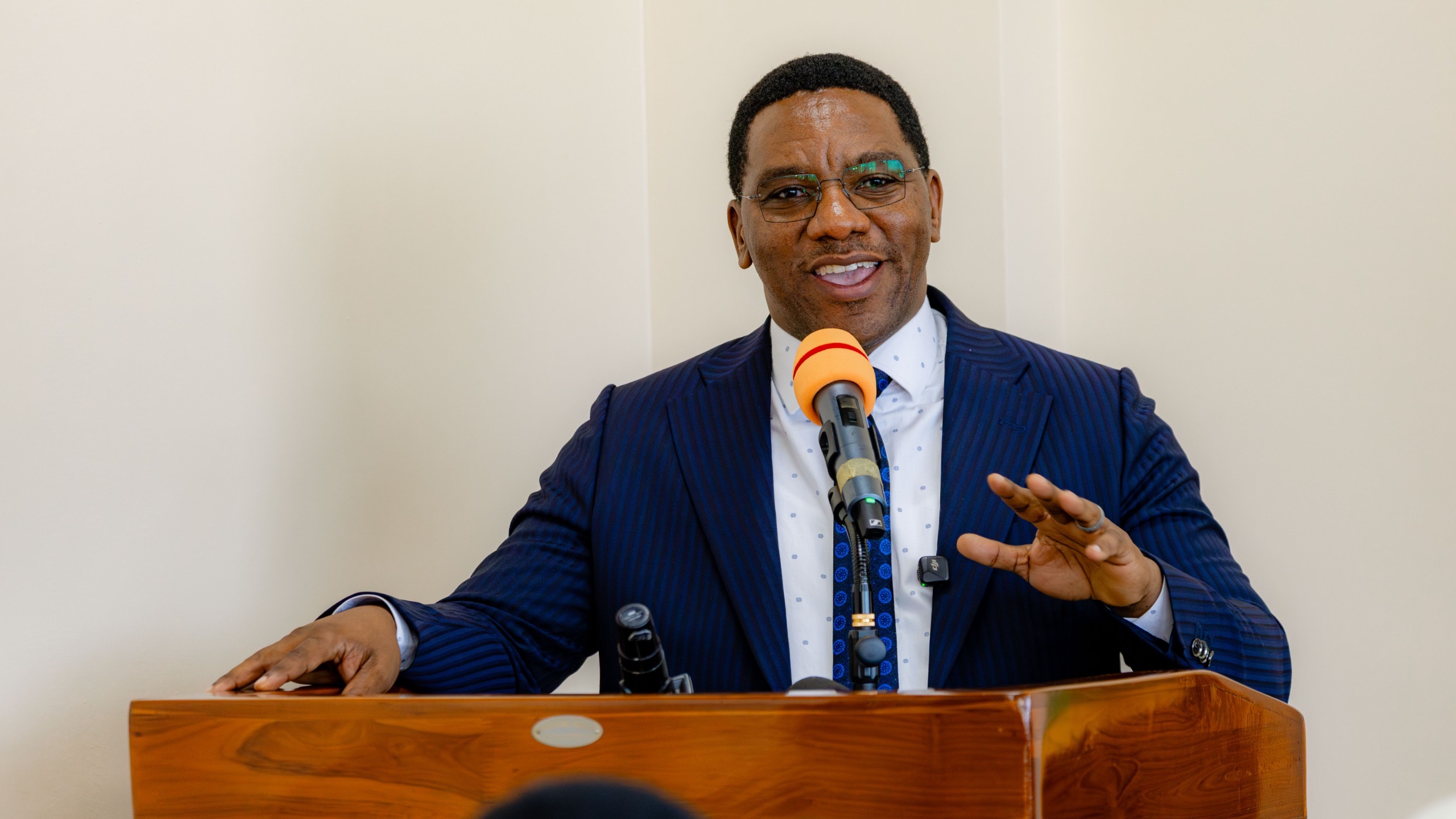 Waziri Makonda Kutafuta Bilioni 1 Kukopesha Waandishi wa Habari za Mitandaoni